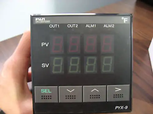 Fuji PYX9MEB1-221YF Temperature Controller