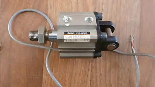 SMC CYLINDER CDQ2D32-10DCM w/D-F79 SENSORS