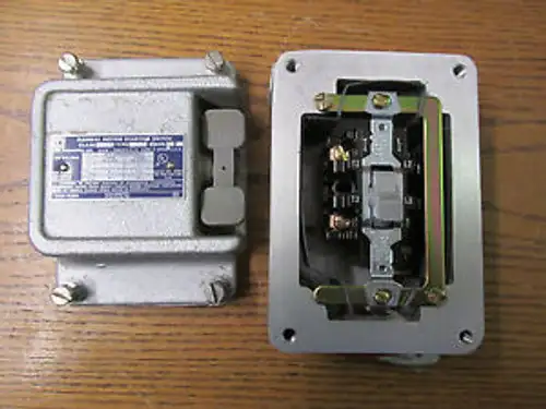 Square D 2510KR-1 Manual Motor Starting Switch 30A 250VAC 20A 600VAC