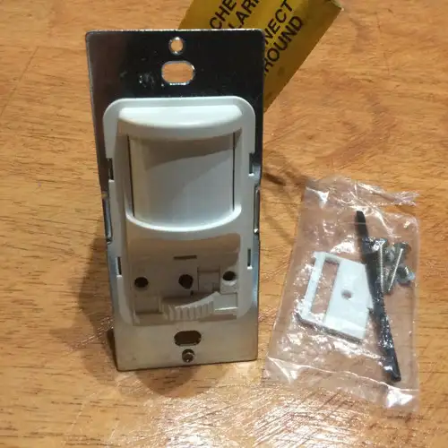 Bryant Model Msfl-1200I Infared Motion Switch. 120/277V 1500W Max.