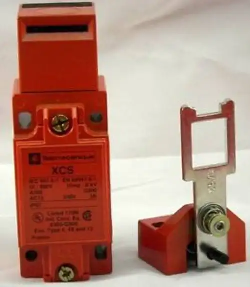 Telemecanique Xcs-A703/Xcs-Z03 sada koncových spínačů