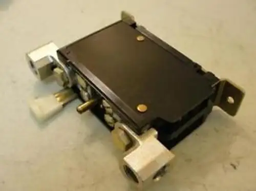 21004 - Allen Bradley 815-Dov4 Overload Relay 600Vac