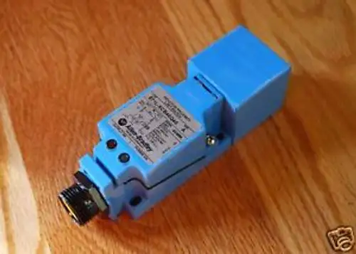 Allen Bradley Proximity Sensor 871L-Xcb40Q40 -