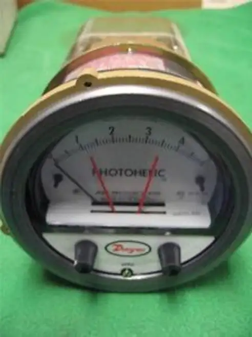 Dwyer Photohelic 3005-24V 24 VAC 5 INCHS WATER tlakový spínač