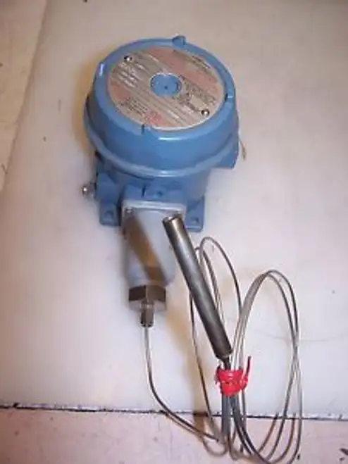 UE UNITED ELECTRIC TEMPERATURE CONTROLLER E121-8BS 350 TO 650 F 480 VAC