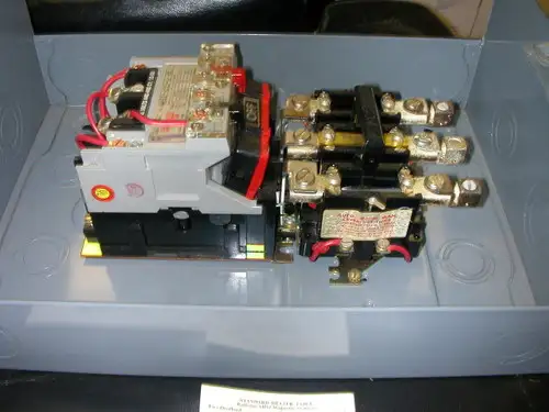 ARROW HART AH32-232-U-30 MAGNETIC STARTER 3PH NEMA Size 2