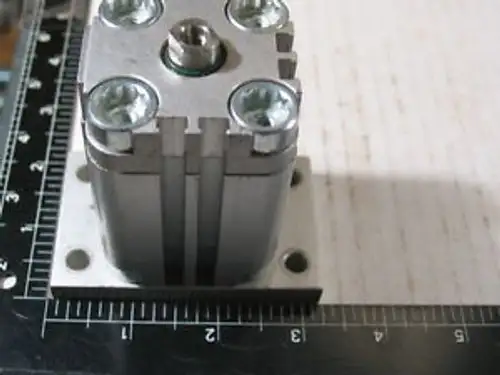 Festo Aevu-32-25-P-A 氣缸