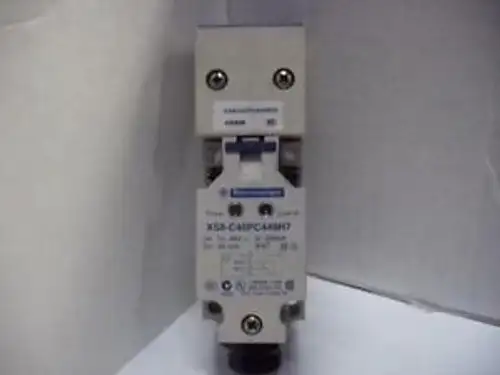 Telemecanique Xs8-C40Pc449H7 Sensore induttivo 48Vdc 200Ma 40Mm Quantità