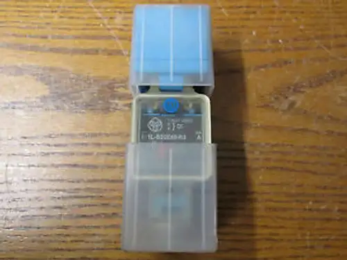 Un nos Allen Bradley 871L-B20E40-R3 Fotointerruttore di prossimità 20-250V