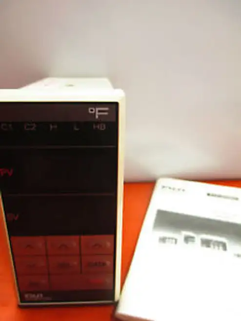 Fuji Electric Pyz5-Ray1-4V Temperature Controller Never Been