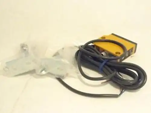 Omron E3S-LS20XB4 光電開關