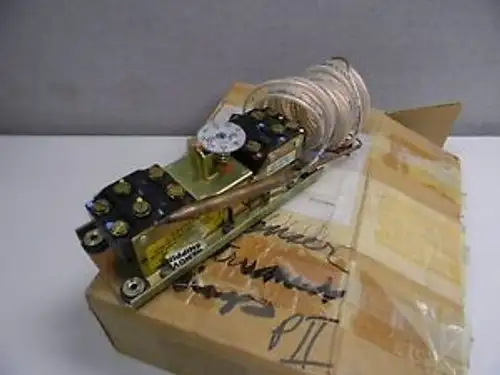 JOHNSON CONTROLS A36AHA-59C CARRIER HH24CZ022 4 STAGE TEMPERATURE CONTROLLER