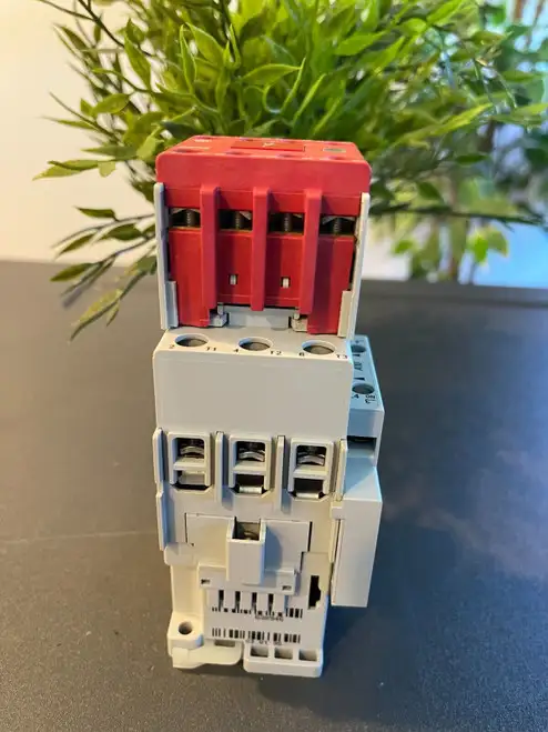 Allen Bradley 100S-C30Ej14Bc /C Safety Contactor 30A 24V Dc 1N.O. 4N.C. Qty