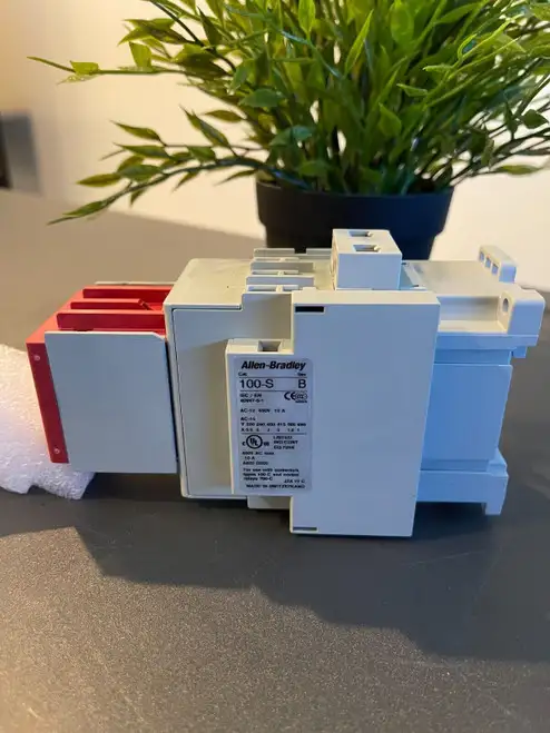 Allen Bradley 100S-C30Ej14Bc /C Safety Contactor 30A 24V Dc 1N.O. 4N.C. Qty