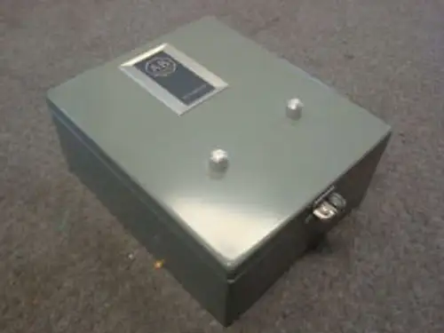 Allen Bradley 715-Aaa12 Two Speed Enclosed Starter