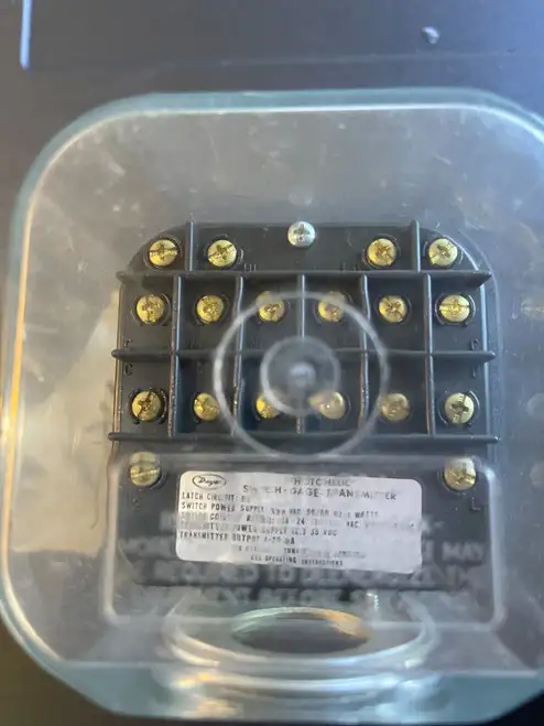 Dwyer A3003SGT Photohelic Pressure Switch/ O-3IN-H20 VAC