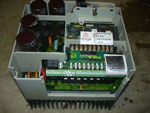 Allen Bradley 1305-BA09A 1305 5HP AC驅動器