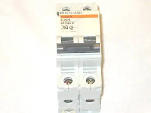 MG24448 2P C60N QUADRAT D MERLIN GERIN MULTI 9 8A 24448