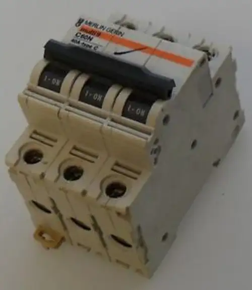 Square D Merlin Gerin 24472 C60N Ciruit Breaker 3P 40A Type C 480Vac MG-24472