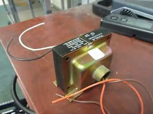 Johnson Controls Transformer Y64AL-2 100VA Primary: 120V Secondary: 25V
