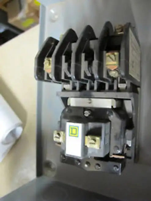 Square D Lo-20 2-poliges 20-Ampere-Beleuchtungsschütz im Nema-1-Gehäuse -