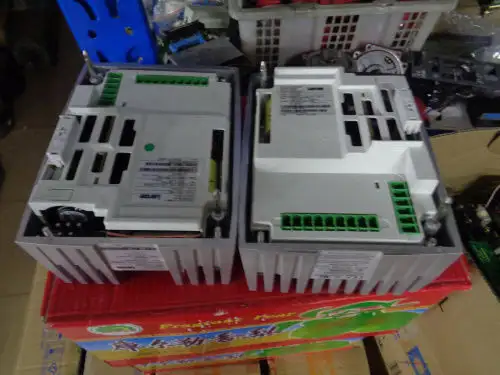 Lenze E82Mv751_4B001 Fdl013 驅動器