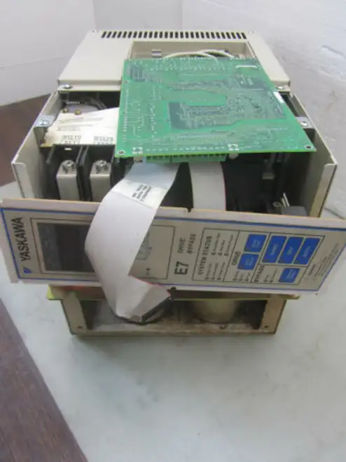 Yaskawa Cimr-E7U4030 Ac Drive 380V-480V 3 Phase With E7 Bypass Control