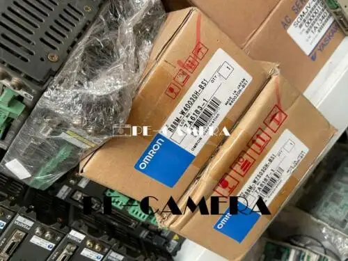 Omron R88M-W40030H-Bs1 伺服馬達