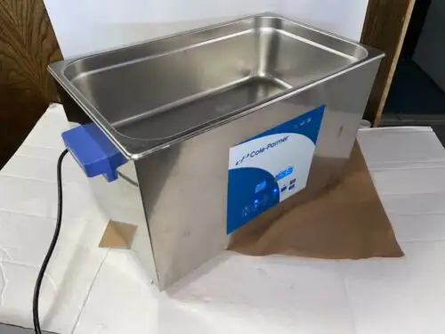 Bain-marie chauffant Cole Parmer modèle 08895-76 de 27 litres avec minuterie numérique