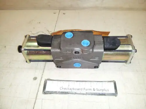 Nos Bosch Racine Hydraulic Linear Directional Control Valve 4-Way 994523 994535