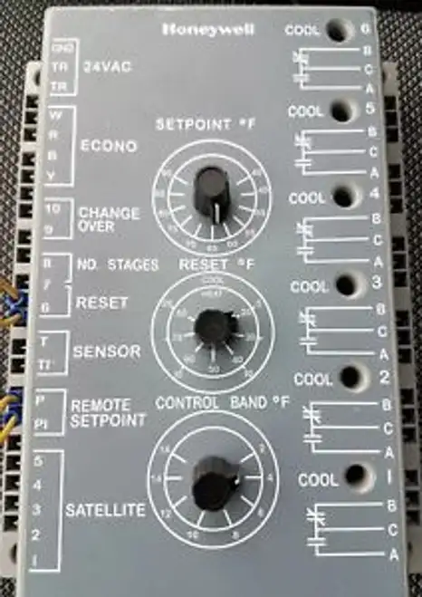 Honeywell W7100C 1018 20-30 Vac Vav Discharge Air Temp Controller